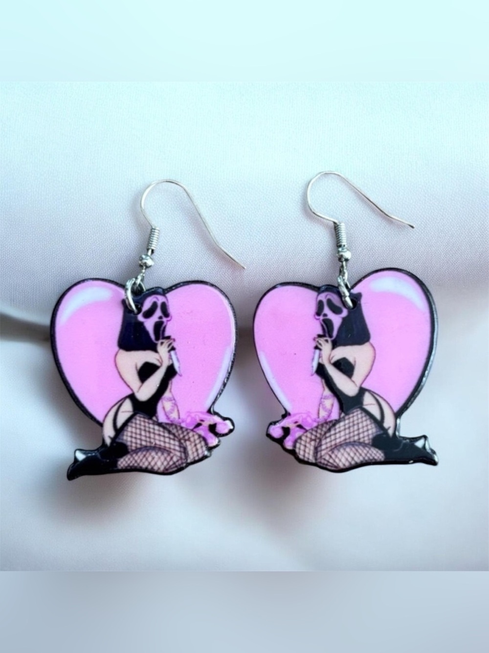5/$25 Scream Ghostface Pin‑Up Heart Dangle Earrings